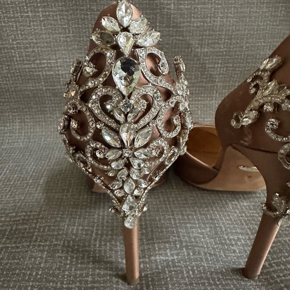 Badgley Mischka Embellished D’Orsay Pointed Toe Pump Satin Heels Rose Gold Sz 9 - Picture 7 of 15